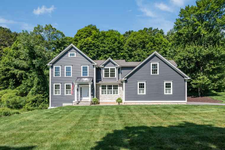 Photo of 511 Mountain Rd West Hartford, CT 06117