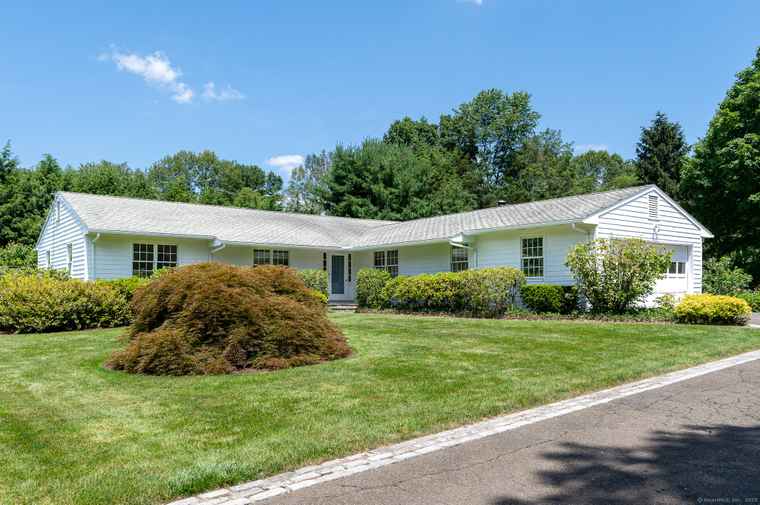 Photo of 173 Russet Rd Stamford, CT 06903