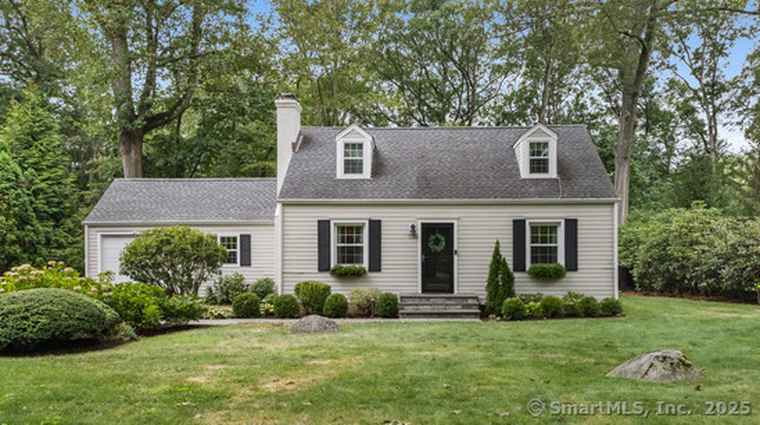 Photo of 170 Woodbury Ave Stamford, CT 06907