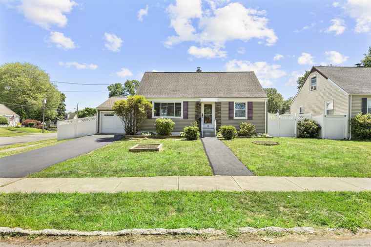 Photo of 15 Burdette Pl Milford, CT 06460