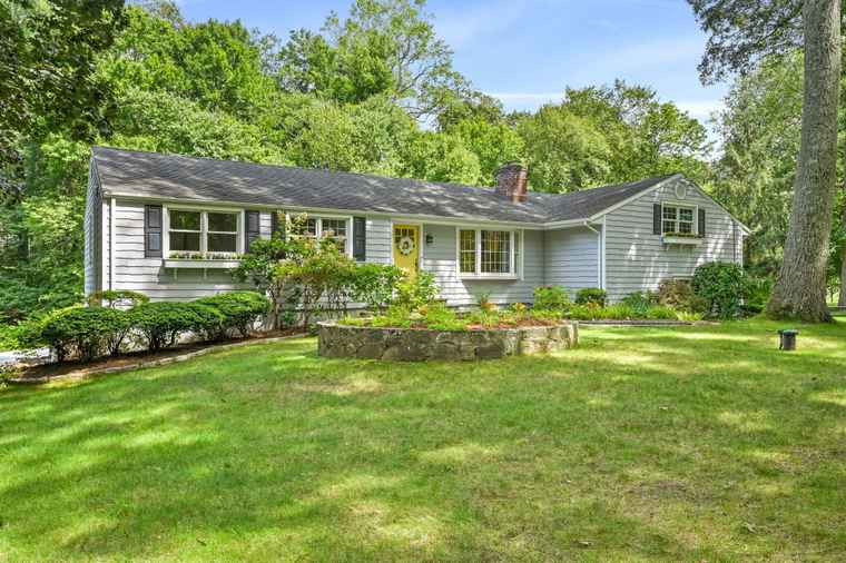 Photo of 269 Red Fox Rd Stamford, CT 06903