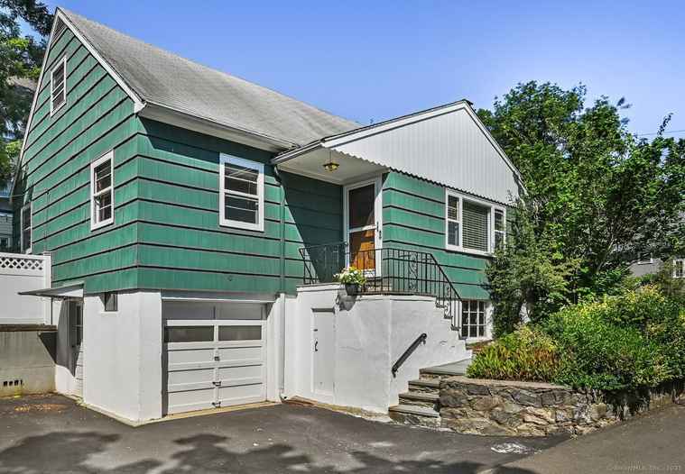 Photo of 46 Soundview Ave Norwalk, CT 06854