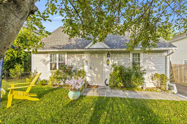 Photo of 15 Albin Rd Stamford, CT 06902