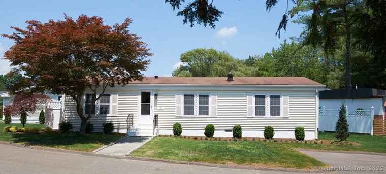 Photo of 10 Crescent Park Rd Westport, CT 06880