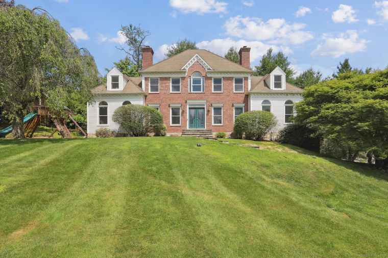 Photo of 6 Society Hill Rd Danbury, CT 06811