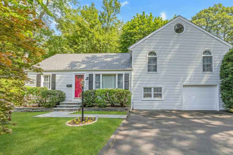 Photo of 123 Knapp St Stamford, CT 06907