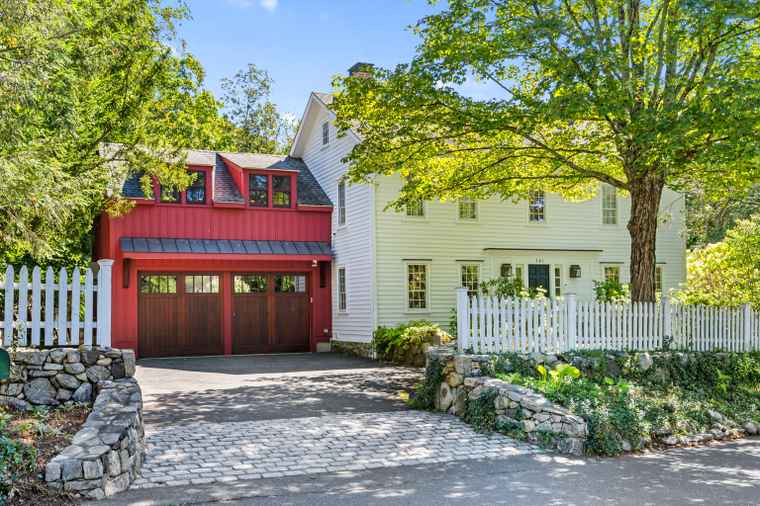 Photo of 161 N Stamford Rd Stamford, CT 06903