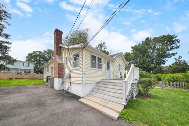 Photo of 23 Richelieu St Norwalk, CT 06850