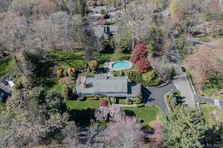 Photo of 14 Side Hill Rd Westport, CT 06880