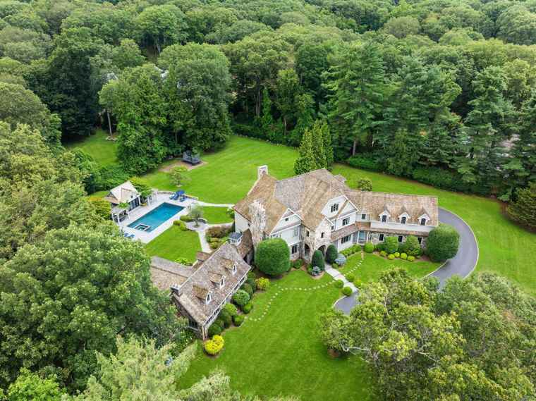 Photo of 9 Greenbrier Rd Westport, CT 06880
