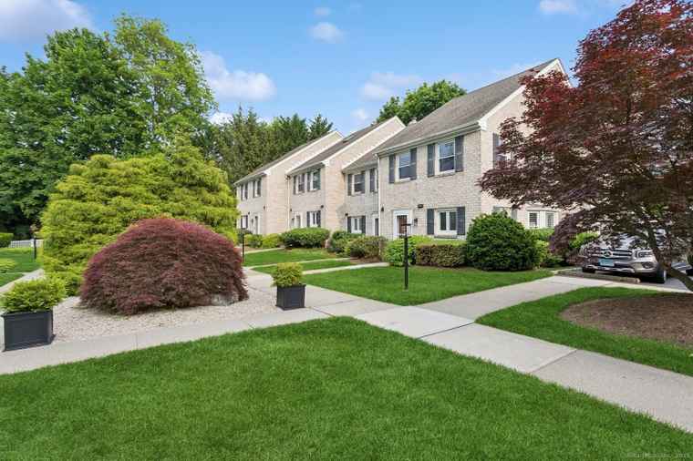 Photo of 25 Indian Harbor Dr Apt 12 Greenwich, CT 06830