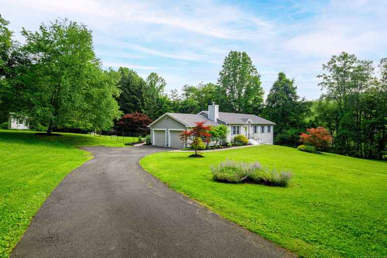 Photo of 48 Bear Mountain Rd Danbury, CT 06811