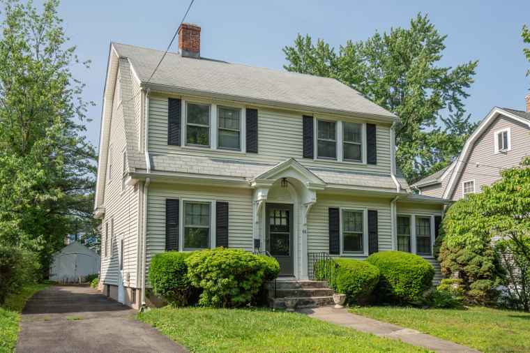 Photo of 48 Saint Charles St West Hartford, CT 06119