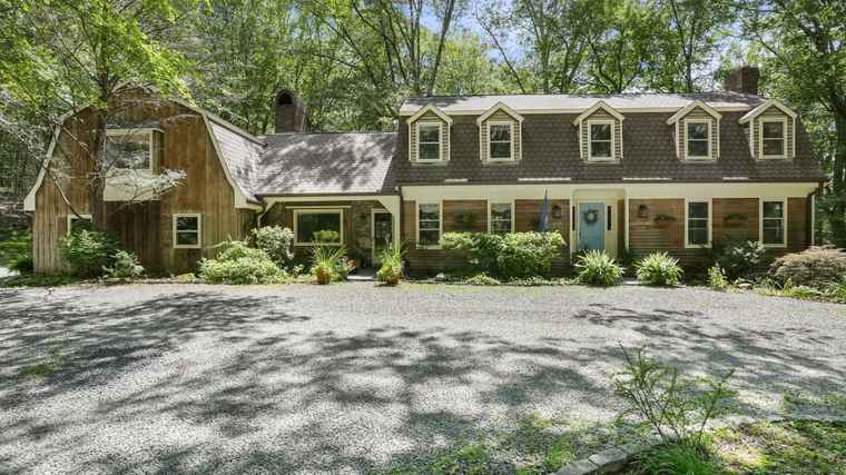 Photo of 100 Honeysuckle Hill Ln Easton, CT 06612