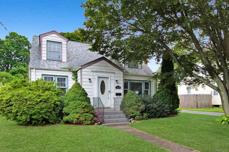 Photo of 72 Hayes Dr Milford, CT 06460