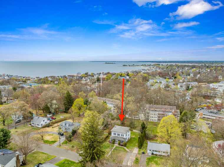Photo of 571 Pond Point Ave Milford, CT 06460