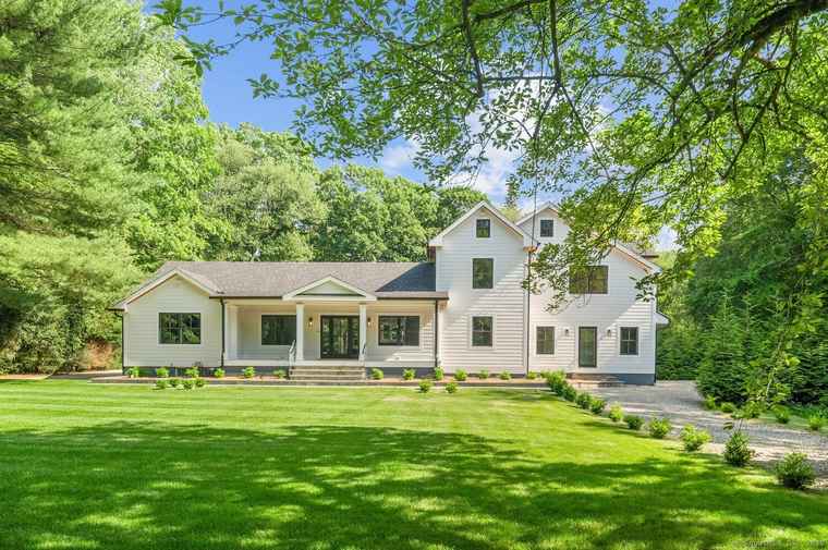 Photo of 3 Appletree Ln Norwalk, CT 06850
