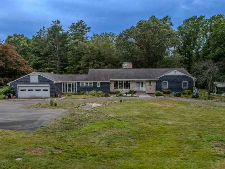 Photo of 35 Flax Mill Ter Milford, CT 06461