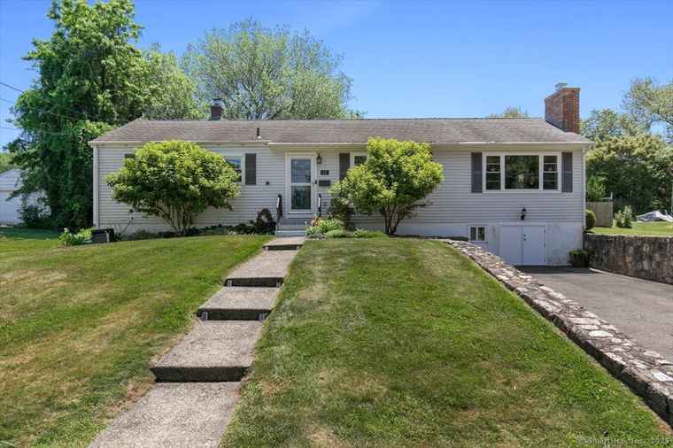Photo of 15 Laura St Milford, CT 06460