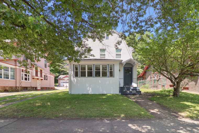 Photo of 420 Norton Pkwy New Haven, CT 06511