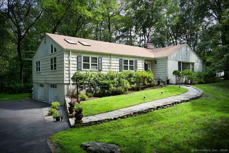 Photo of 135 Foxwood Rd Stamford, CT 06903