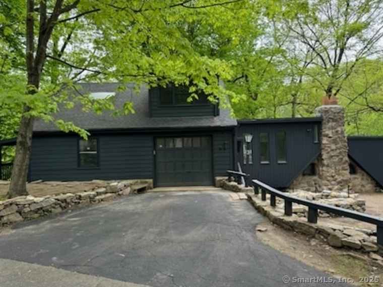Photo of 3 Topping Ln Norwalk, CT 06854