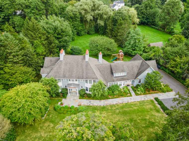 Photo of 2 Sparrow Ln Greenwich, CT 06830
