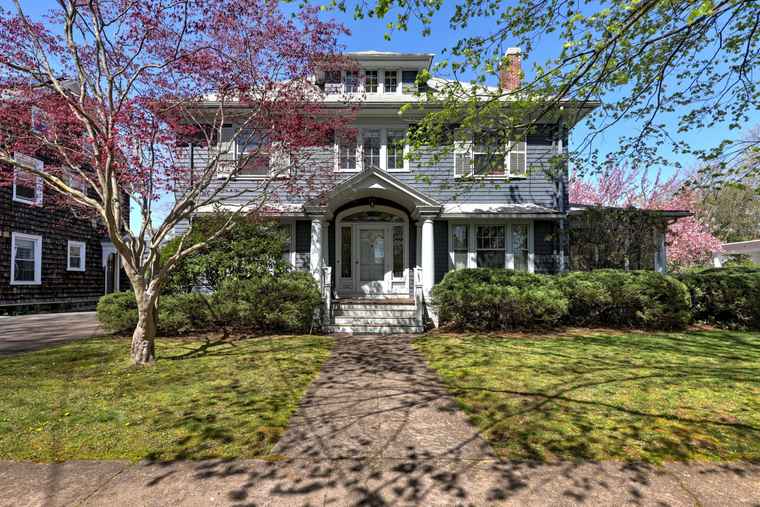 Photo of 159 Westwood Rd New Haven, CT 06515