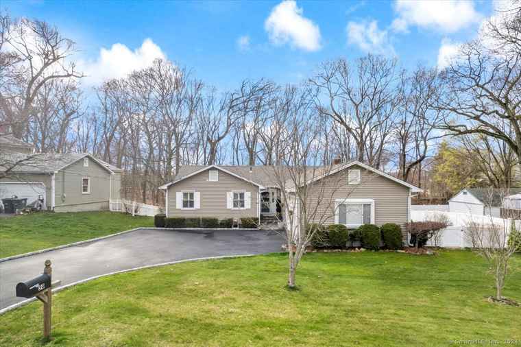 Photo of 30 Harvest Ln Milford, CT 06461