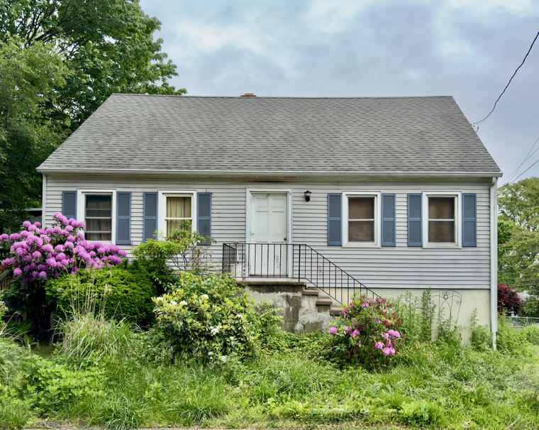 Photo of 4 Robins Sq E Norwalk, CT 06854