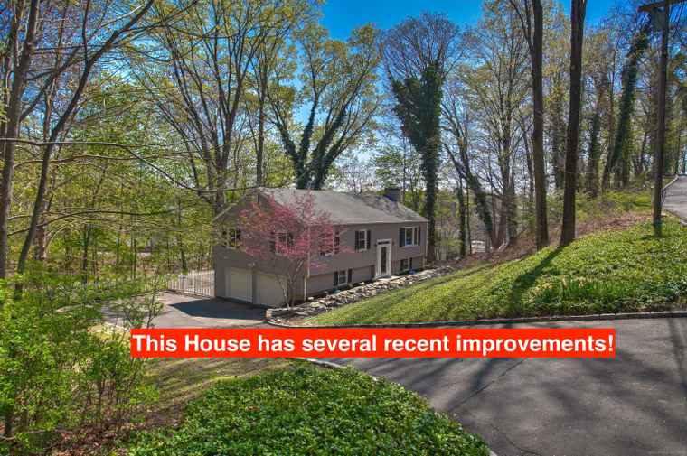 Photo of 5 Edge Hill Trl Westport, CT 06880