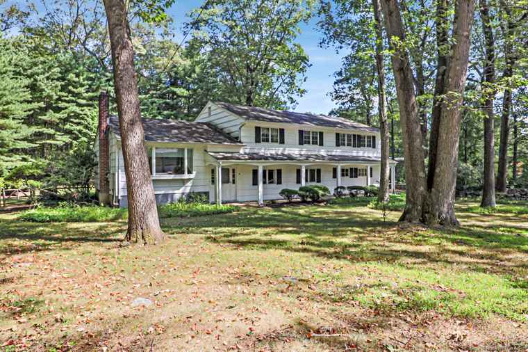 Photo of 8 Live Oak Rd Norwalk, CT 06851