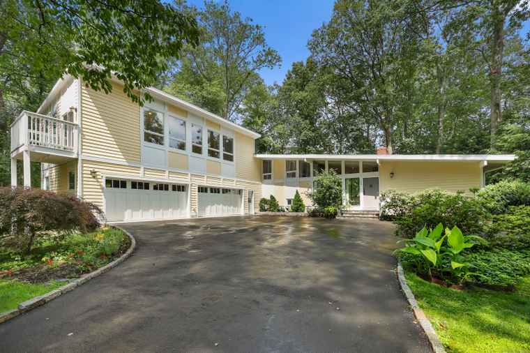 Photo of 130 Fishing Trl Stamford, CT 06903