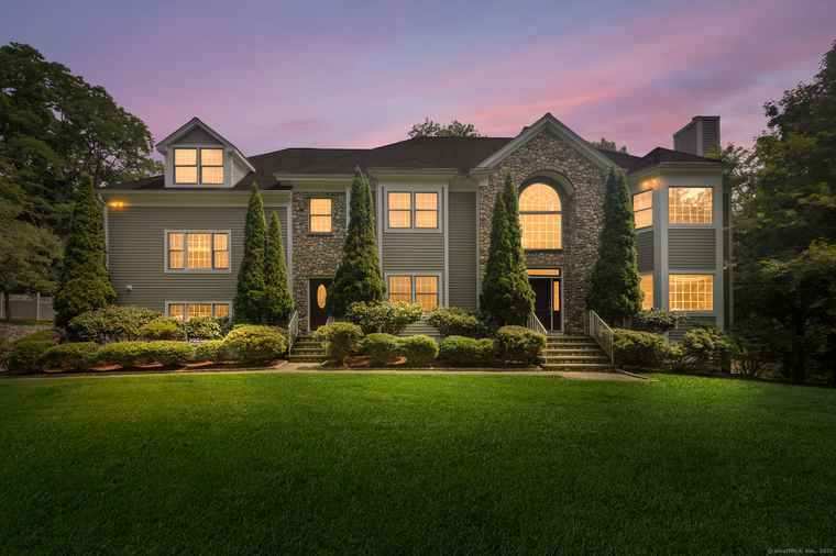 Photo of 40 Wildwood Rd Stamford, CT 06903