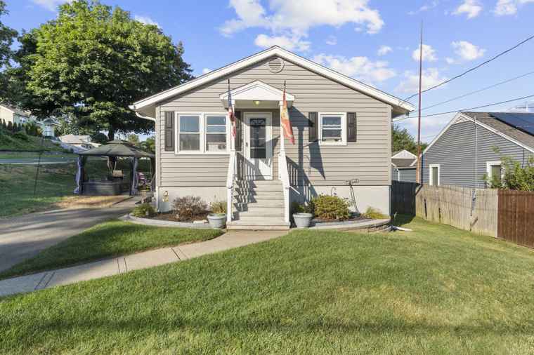 Photo of 4 Warfield St Milford, CT 06461