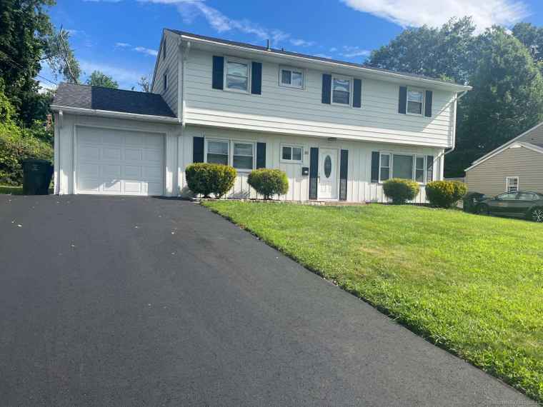 Photo of 68 Lyman Rd West Hartford, CT 06117
