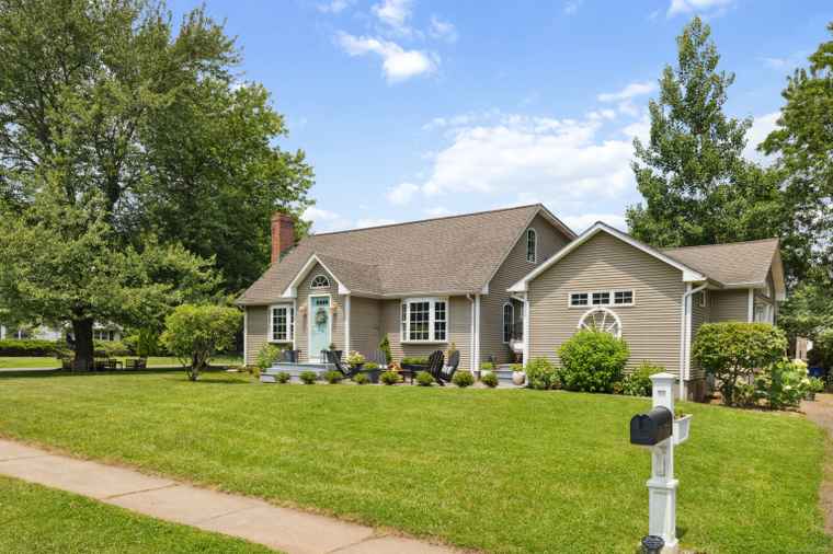 Photo of 64 Red Top Dr West Hartford, CT 06110