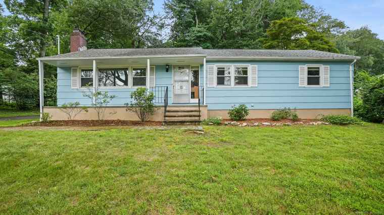 Photo of 3 Oriole Dr Norwalk, CT 06851