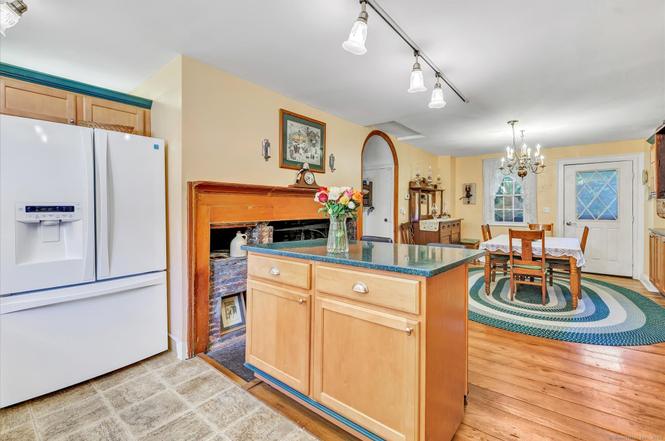 331 Elm St - Photo 11 of 40 331 Elm St