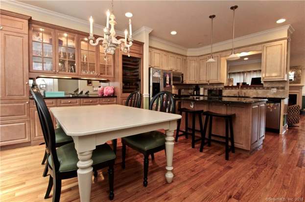 140 Main St 2 Norwalk Ct 06851 2 Beds 2 5 Baths