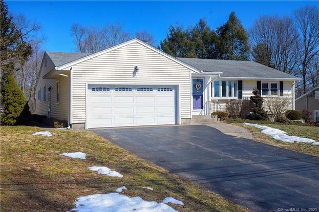 47 Fiesta Hts Meriden Ct 06451 Mls 170375728 Redfin