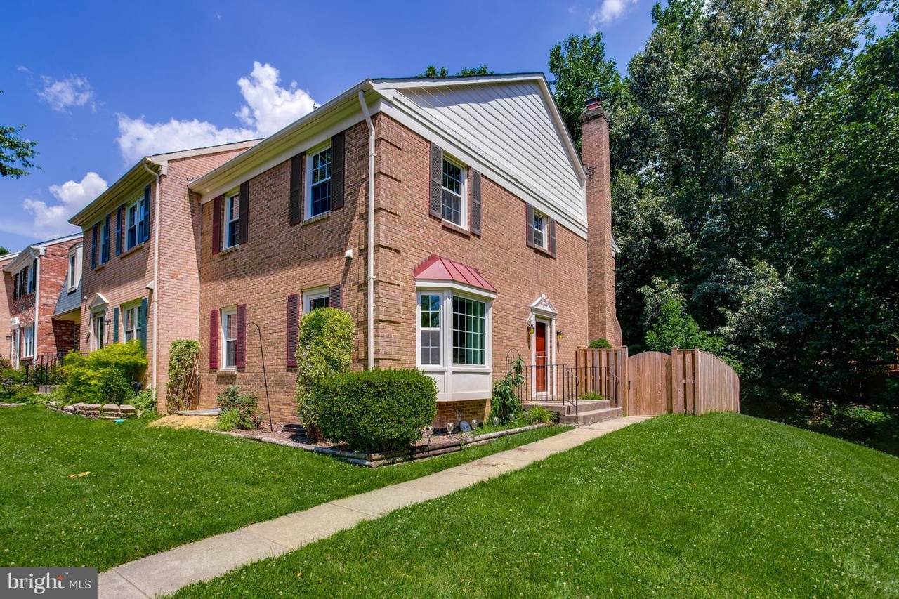 8914 Grandstaff Ct, Springfield, VA 22153 | MLS# VAFX1074050 | Redfin