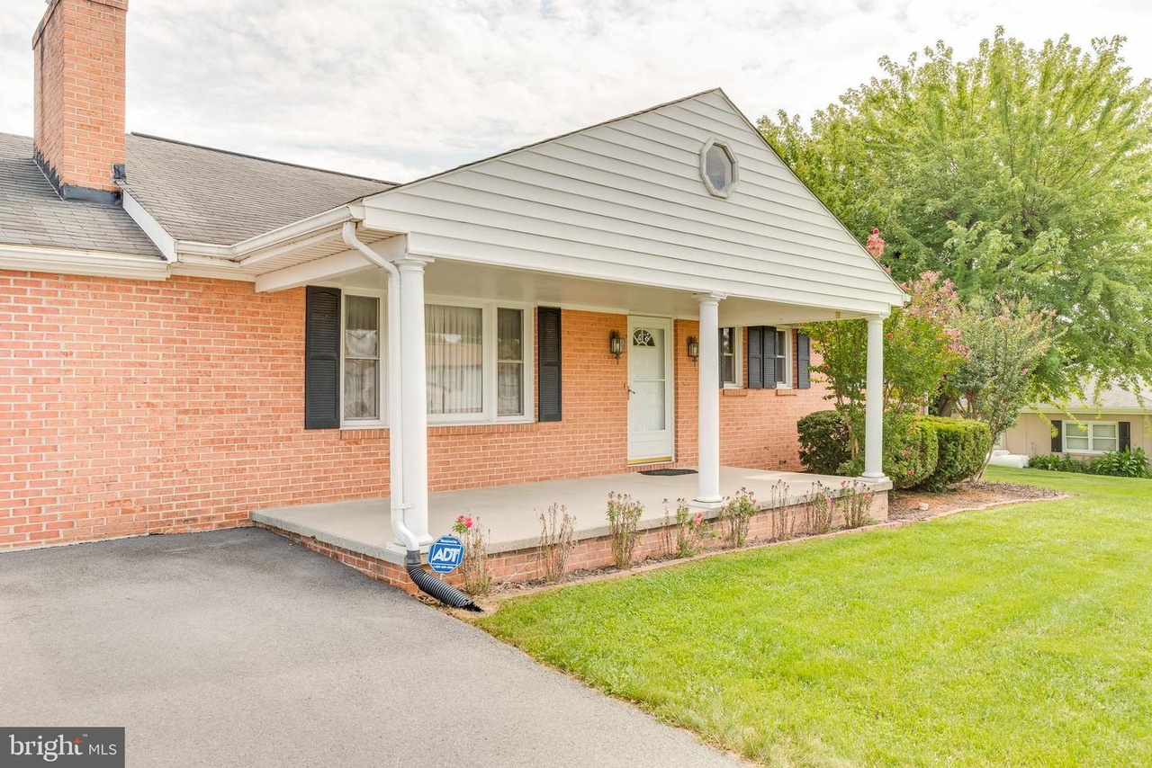71 Picture Mtn Martinsburg Wv Mls Wvbe Redfin