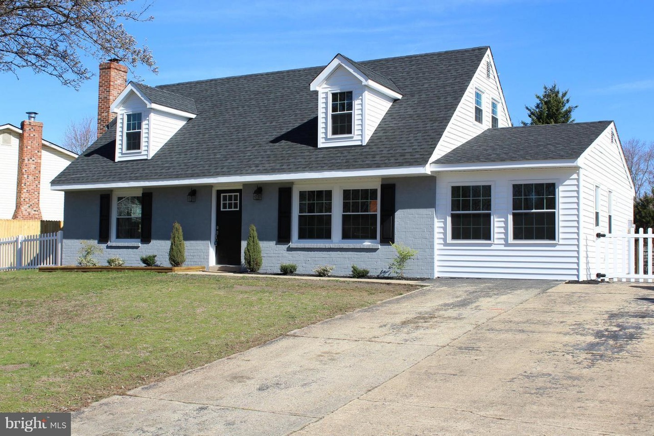 Market Square Vinyl Siding Installers In Ma 508 481 0150 House Exterior Vinyl Siding House Designs Exterior