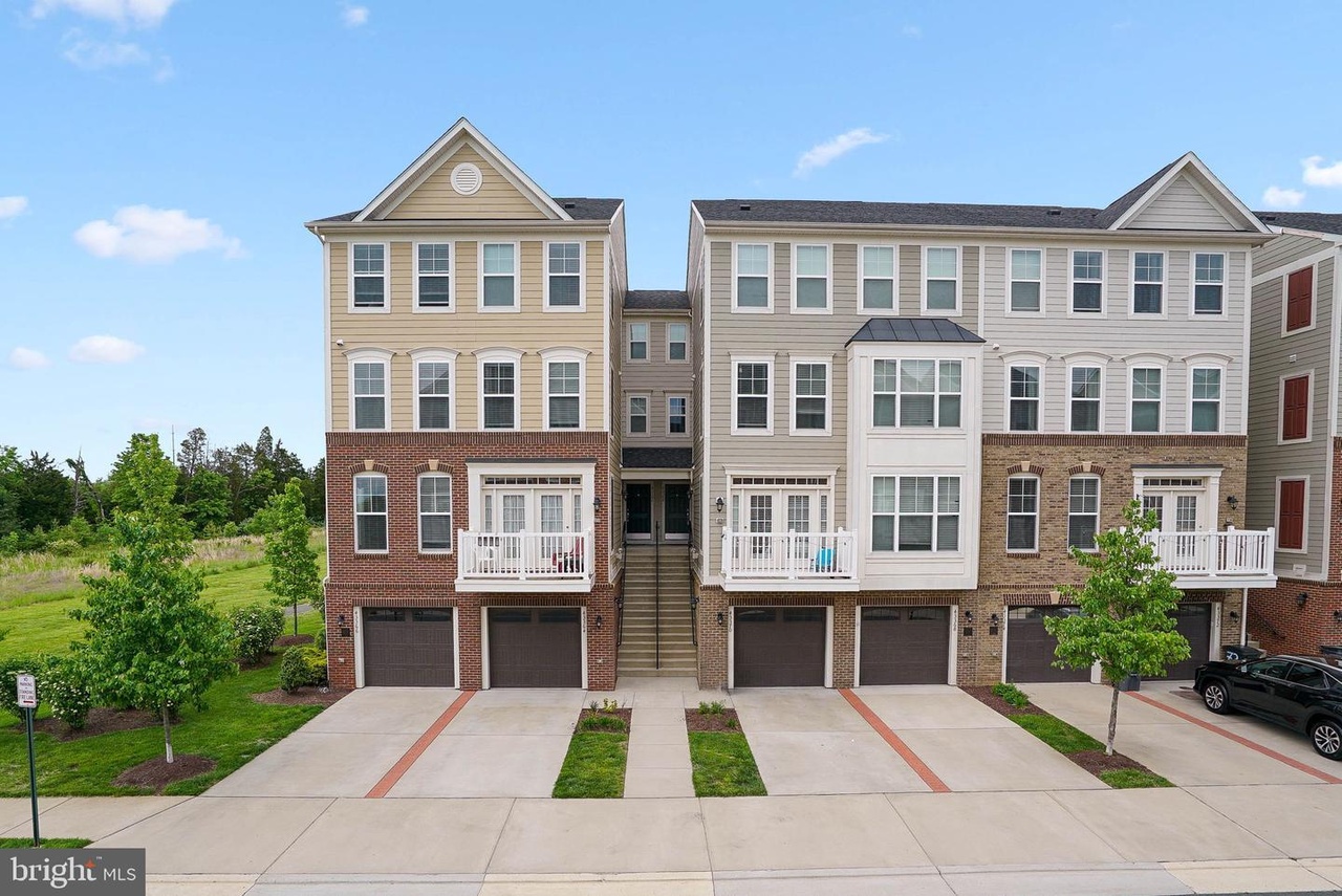 43368 Town Gate Sq, Chantilly, VA 20152 MLS VALO2026202 Redfin