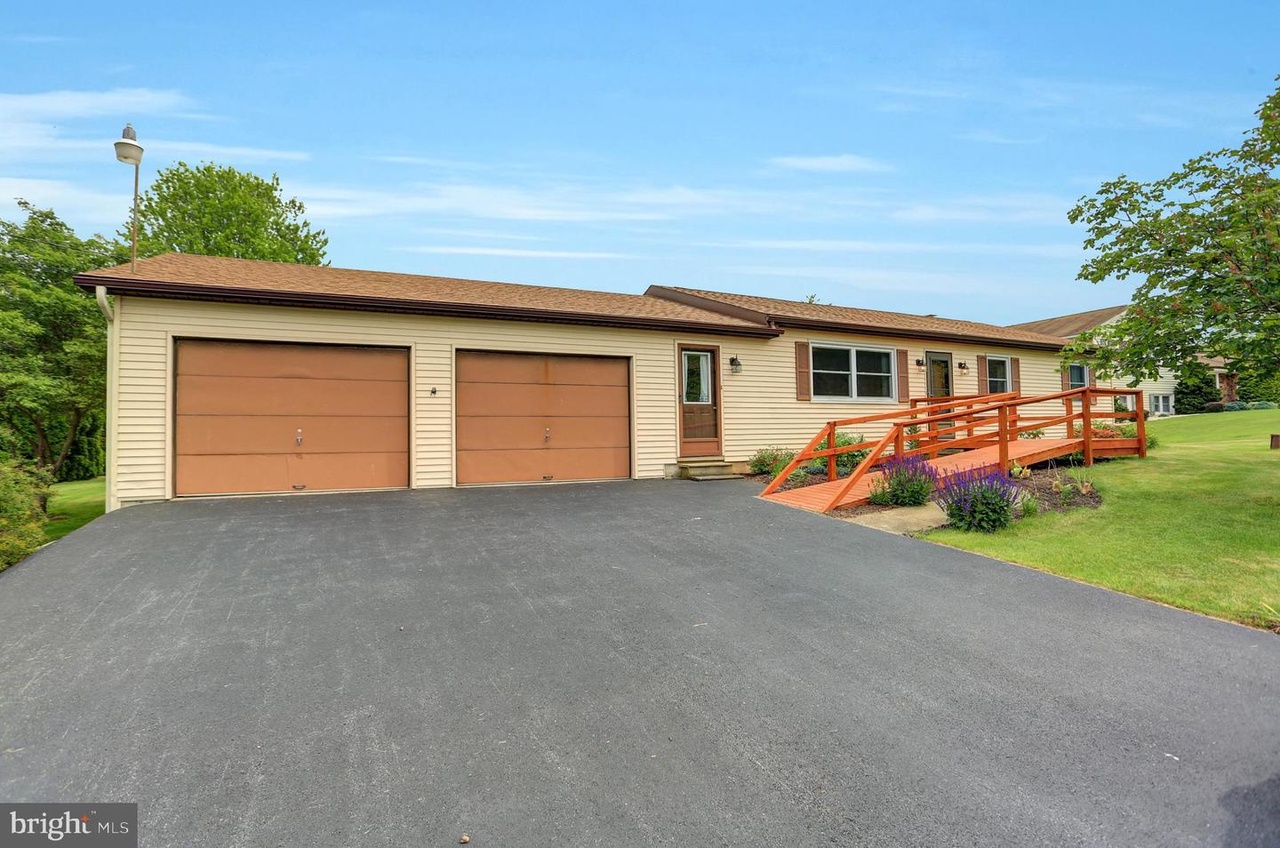 5886 Sheller Rd, Chambersburg, PA 17202