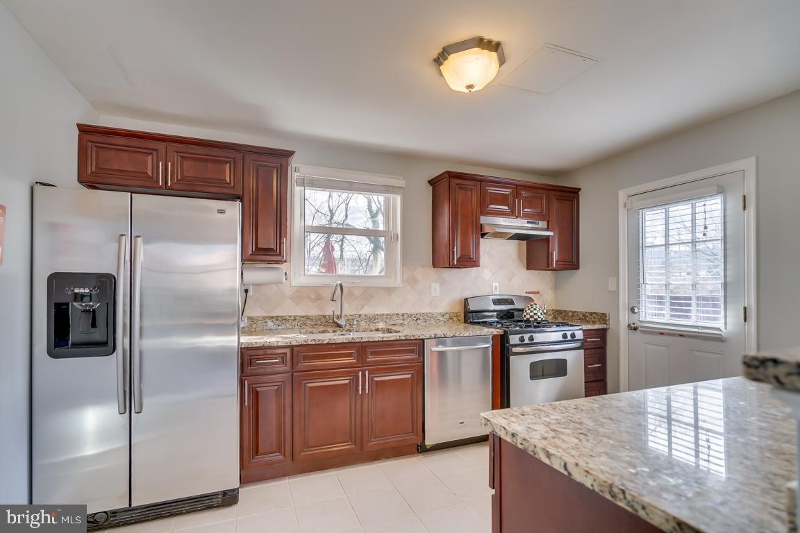 11 E Taylor Run Pkwy, Alexandria, VA 22314 MLS VAAX226306 Redfin