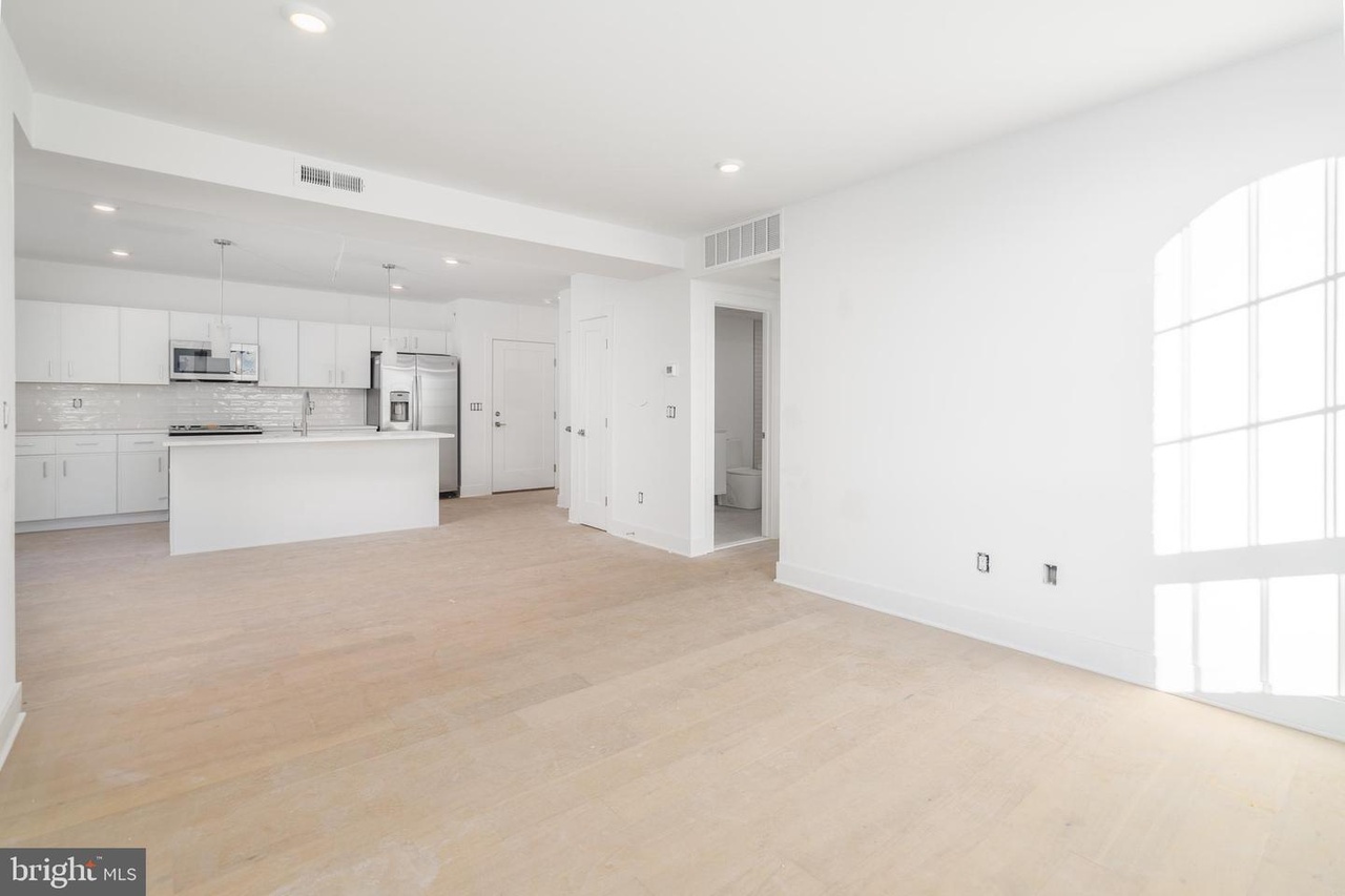 825 Bainbridge St #204, Philadelphia, PA 19147 | MLS# PAPH2226314 | Redfin