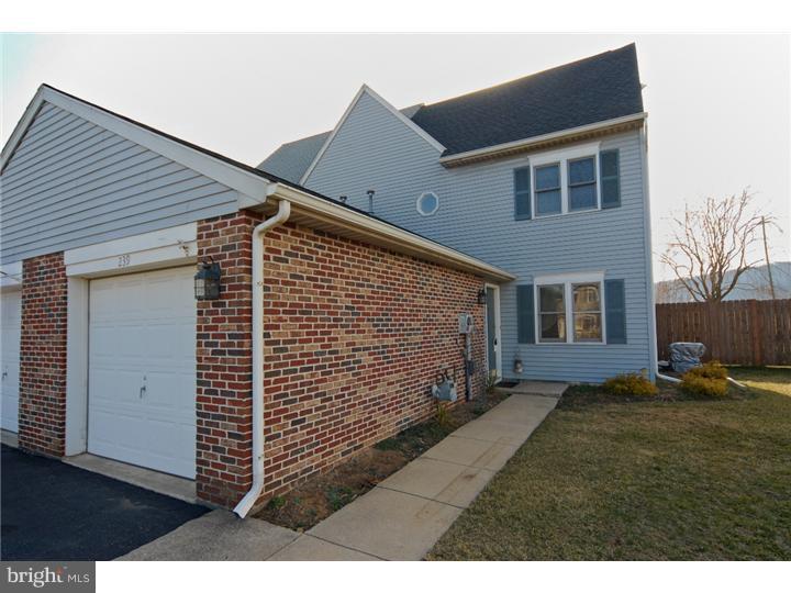 239 S 4th St, Womelsdorf, PA 19567