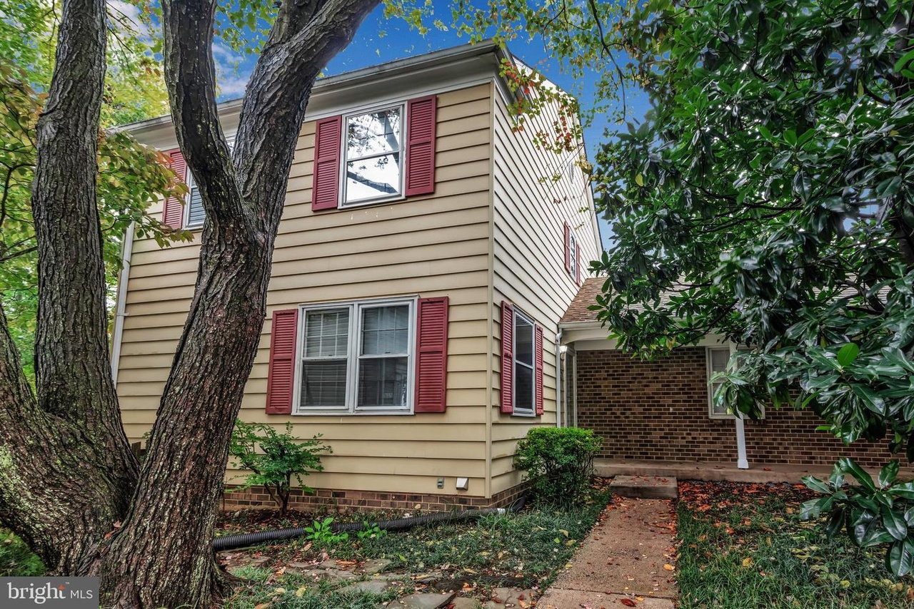 702 Hemlock Ct Herndon VA 20170 MLS# VAFX1159360 Redfin 702 Hemlock Ct Herndon VA 20170 MLS# VAFX1159360 Redfin